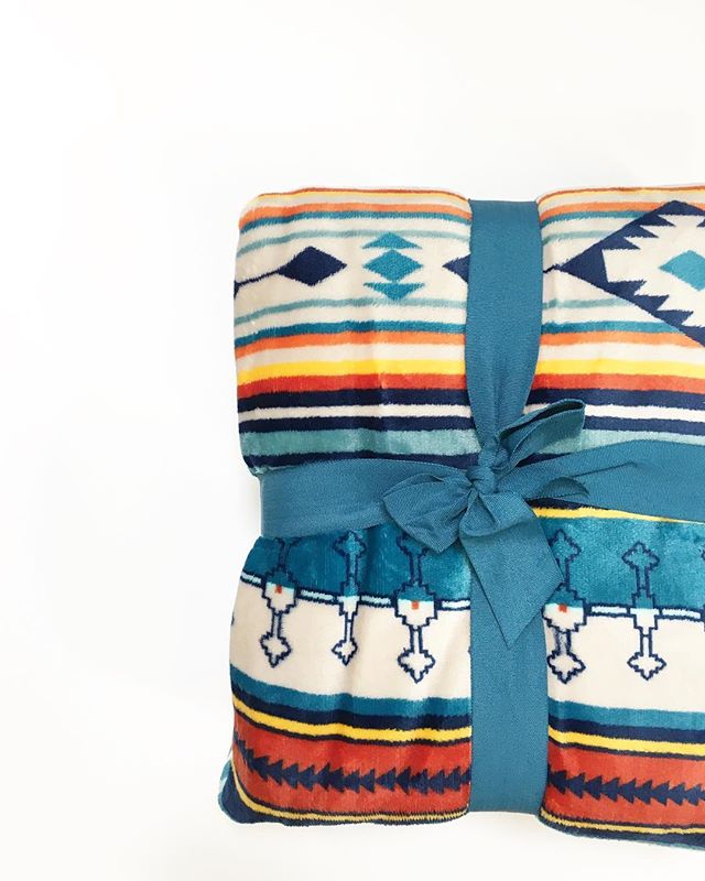 Better Homes and Gardens Velvet to Sherpa Throw