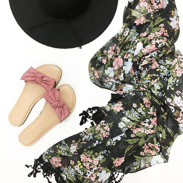 Bow Slides, Kimono, and Floppy Hat