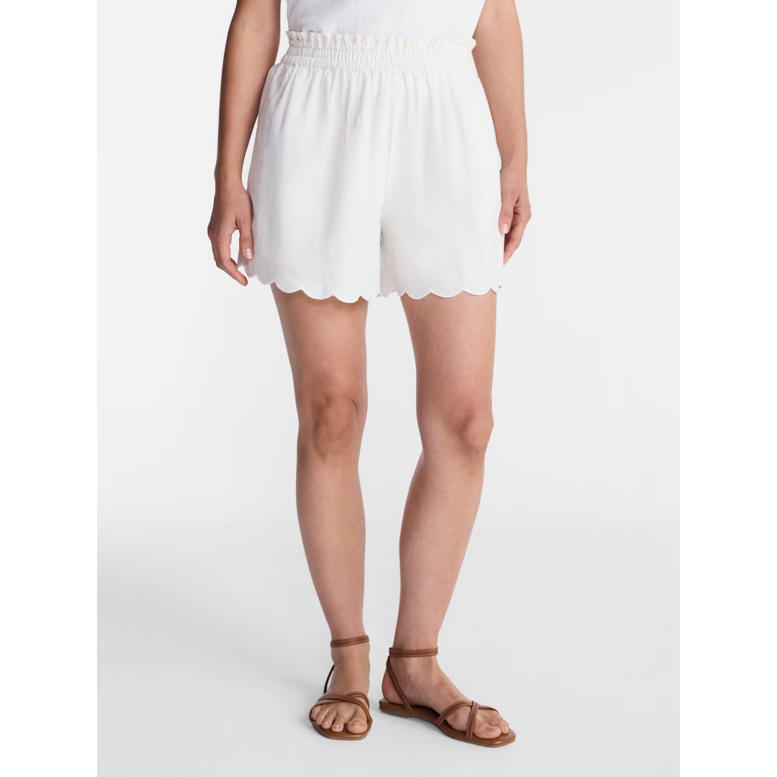 Time and Tru Linen Blend Scalloped Hem Shorts